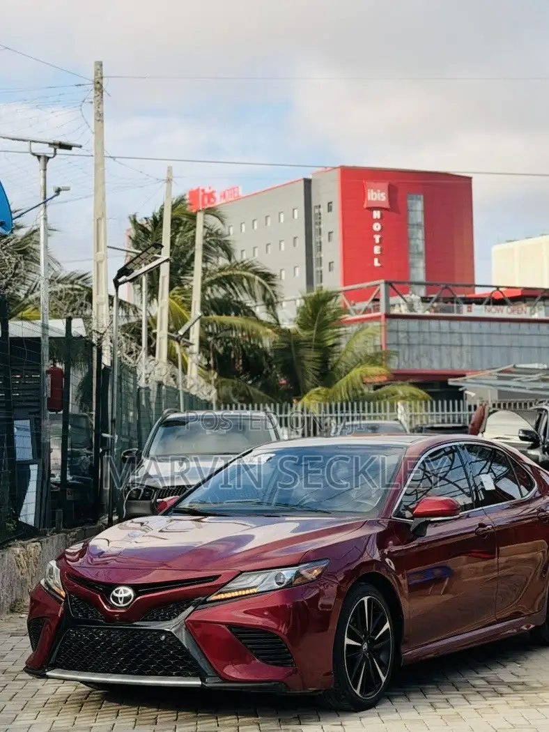 Toyota Camry 2018 Red