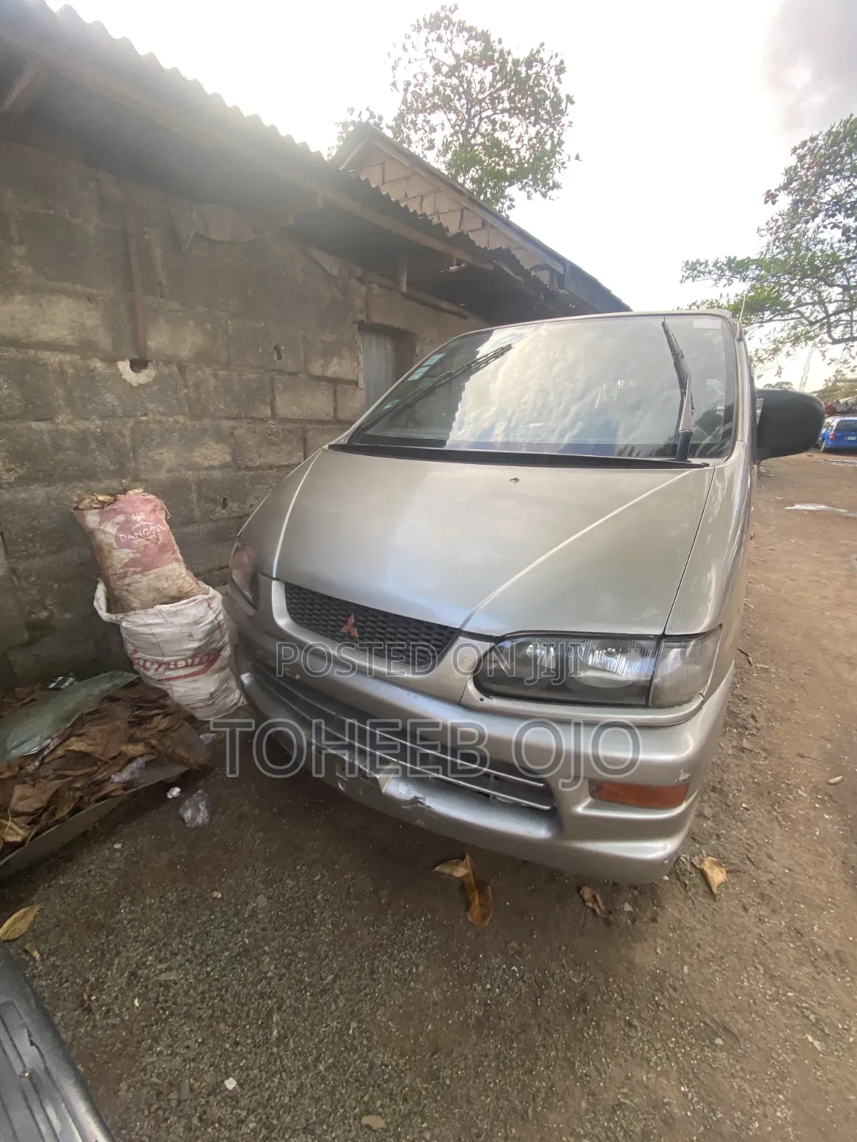 Mitsubishi L300 2002 Gold