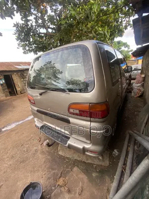Mitsubishi L300 2002 Gold