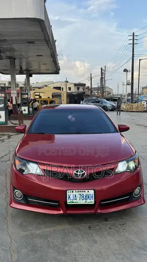 Toyota Camry SE 4dr Sedan (2.5L 4cyl 6A) 2013 Red
