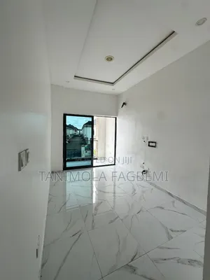 1bdrm Room & Parlour in Royal Pine, Chevron for rent