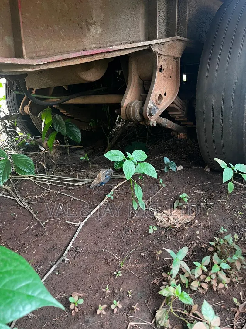 70 Tons Double Axle Lowbed Back - Construction Company Use