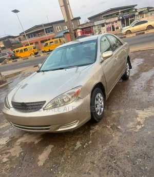 Toyota Camry 2004 Gold