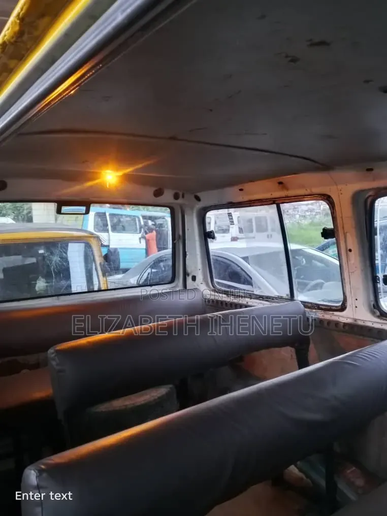Volkswagen Transporter 2007 Yellow