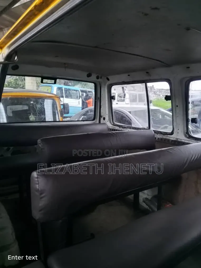 Volkswagen Transporter 2007 Yellow