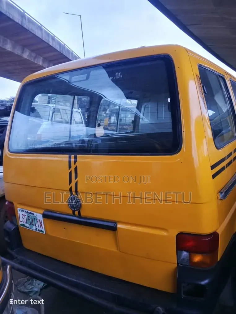 Volkswagen Transporter 2007 Yellow