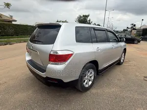 Toyota Highlander 3.5L 4WD 2013 Silver