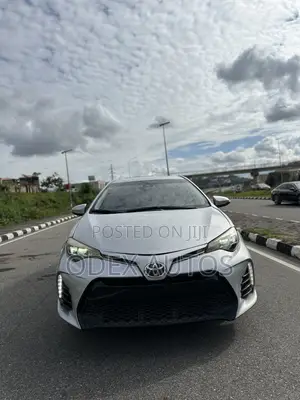 Toyota Corolla SE Special Edition 4dr Sedan (1.8L 4cyl CVT) 2017 Silver