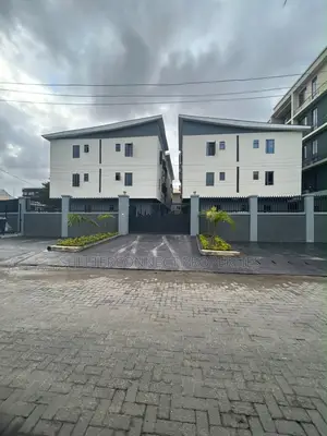 2bdrm Apartment in Lekki Phase 1 for rent