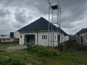 5bdrm Bungalow in Akingbile, Ojoo for sale