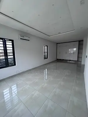 3bdrm Block of Flats in Victoria Island for rent