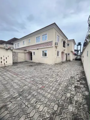3bdrm Apartment in Lekki Phase 1 for rent