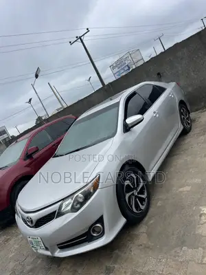 Toyota Camry SE 4dr Sedan (2.5L 4cyl 6A) 2013 Silver