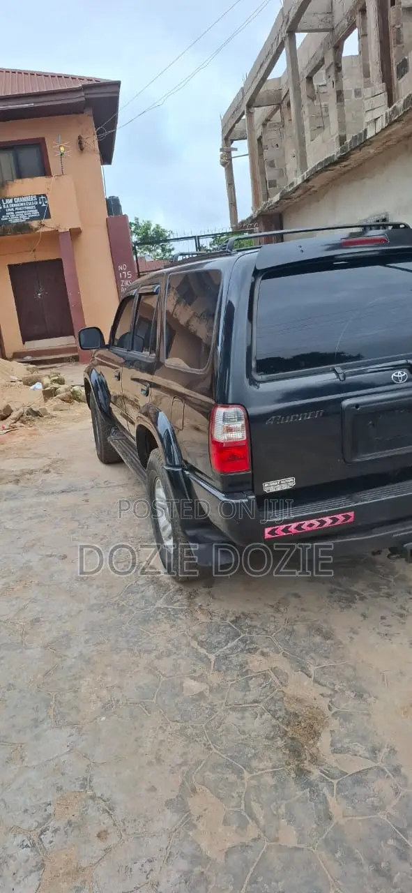 Toyota 4-Runner 2000 Black