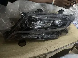 Headlight Toyota Venza 2010 Ungraded Model