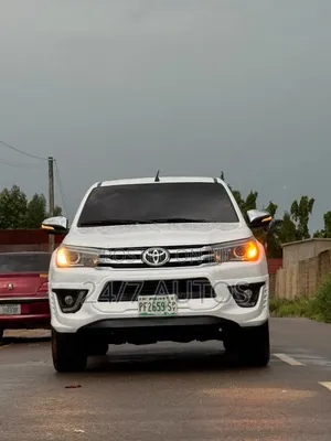 Toyota Hilux 2013 White