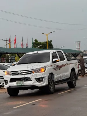 Toyota Hilux 2013 White