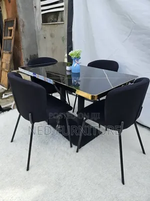 Quality 2 Poles Restaurant Table