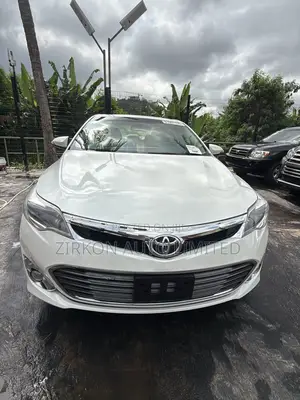 Toyota Avalon XLE Touring 4dr Sedan (3.5L 6cyl 6A) 2015 White
