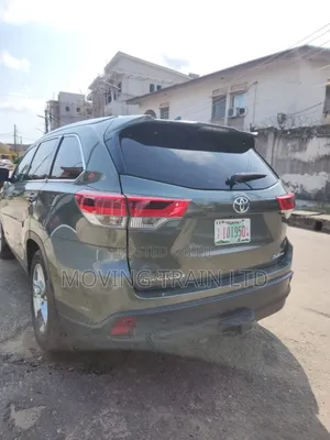 Toyota Highlander XLE V6 4x2 (3.5L 6cyl 6A) 2016 Green