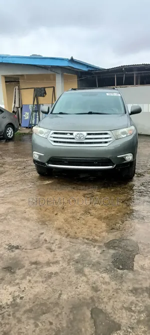 Toyota Highlander SE 2011 Green