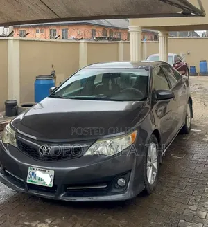 Toyota Camry XLE 4dr Sedan (2.5L 4cyl 6A) 2013 Gray