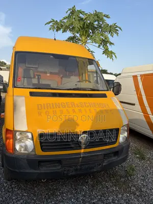 Volkswagen Transporter 2005 Yellow