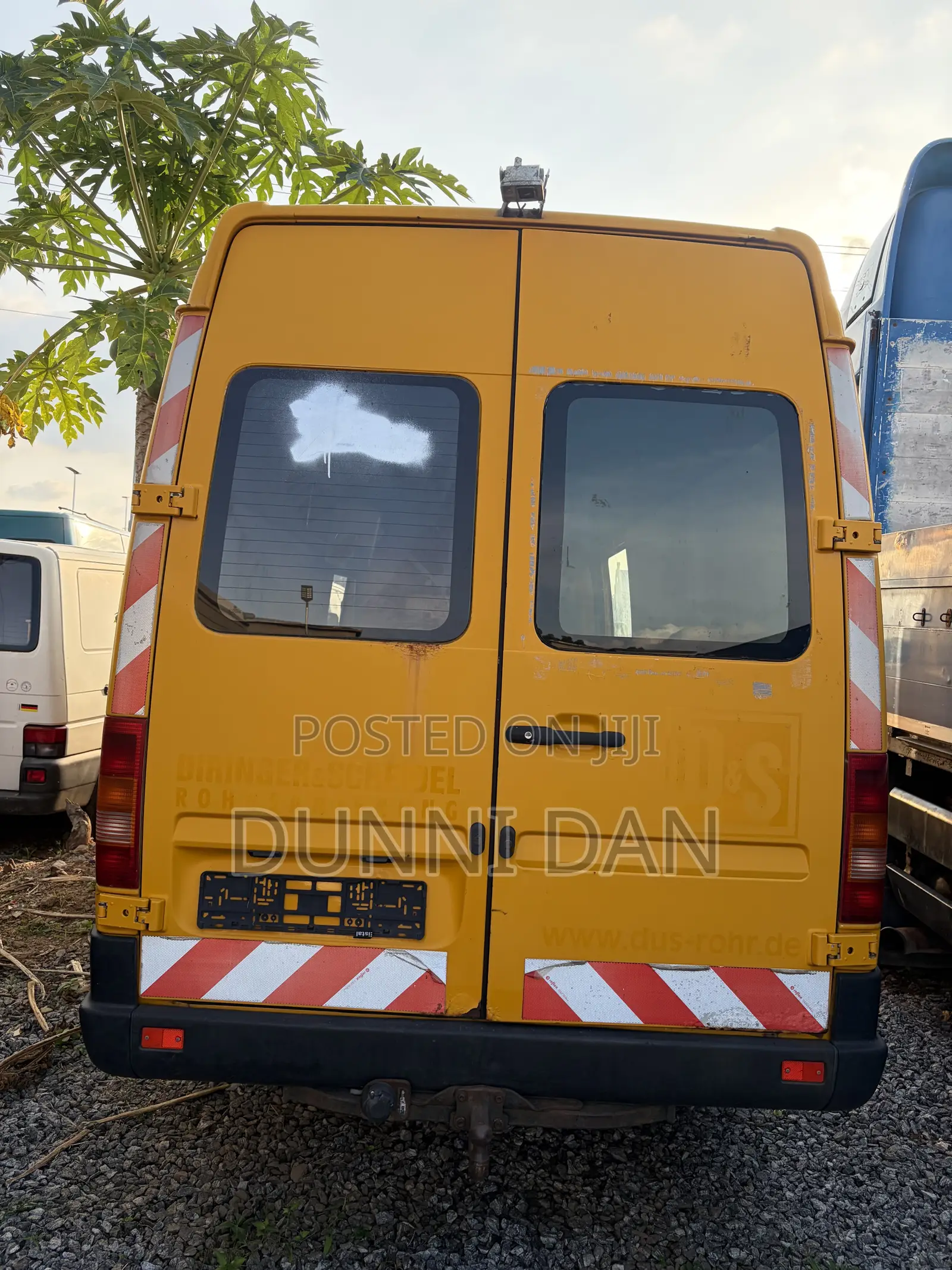 Volkswagen Transporter 2005 Yellow