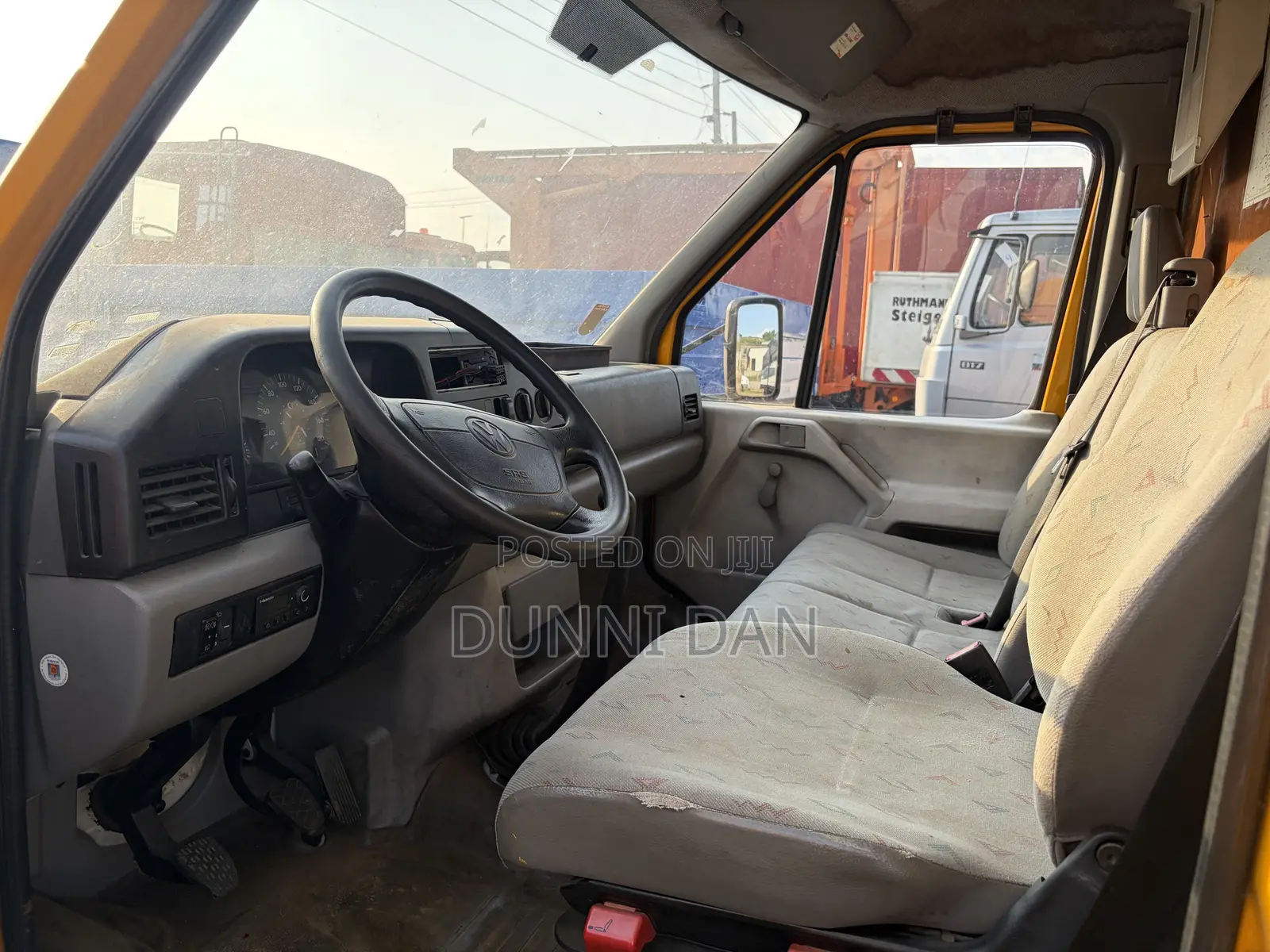 Volkswagen Transporter 2005 Yellow