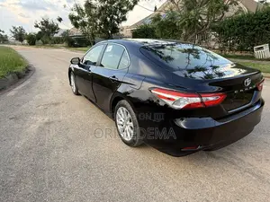 Toyota Camry LE FWD (2.5L 4cyl 8AM) 2018 Black