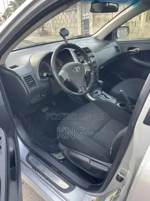 Toyota Corolla 2010 Silver
