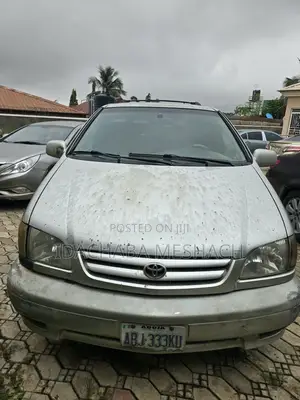 Toyota Sienna LE 2002 Silver
