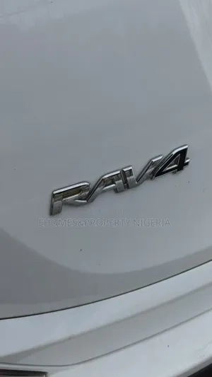 Toyota RAV4 2016 White