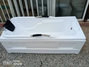 England Bathtub With Accessories