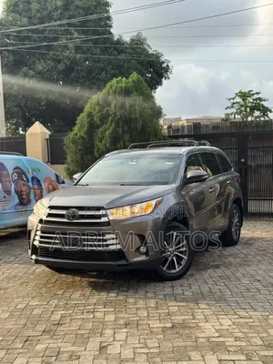 Toyota Highlander XLE 2019 Gray
