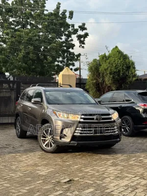 Toyota Highlander XLE 2019 Gray