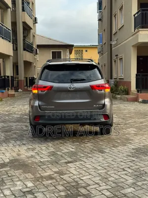 Toyota Highlander XLE 2019 Gray