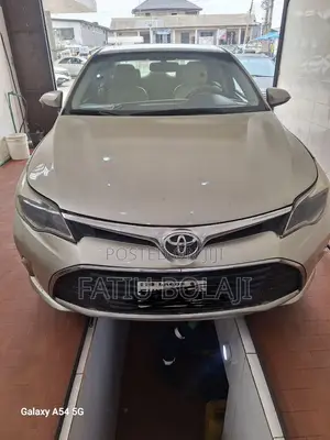 Toyota Avalon XLE 4dr Sedan (3.5L 6cyl 6A) 2014 Gold