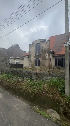 4bdrm Penthouse in Lavista Court Estate, Galadimawa for sale