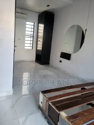 1bdrm Townhouse / Terrace in Lekki Phase 1 for rent