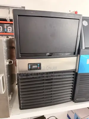 ICE CUBE MAKER (150 Cubes )