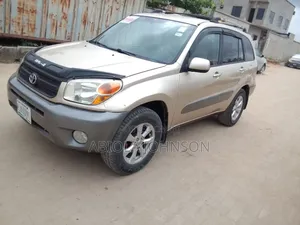 Toyota RAV4 2005 Gold