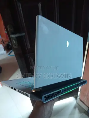 New Laptop Alienware 15 R3 32GB Intel Core i9 SSD 2T