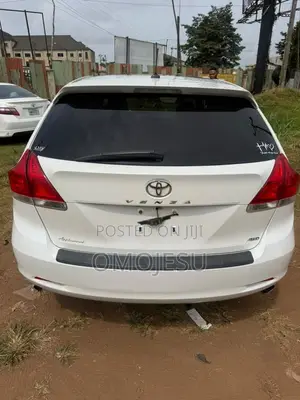 Toyota Venza V6 AWD 2010 White