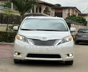 Toyota Sienna Limited Premium 7-Passenger 4dr Minivan (3.5L 6cyl 6A)