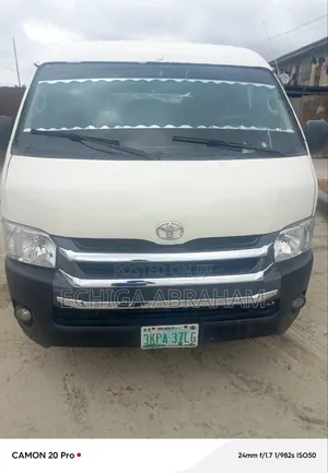 Toyota HiAce 2002 White