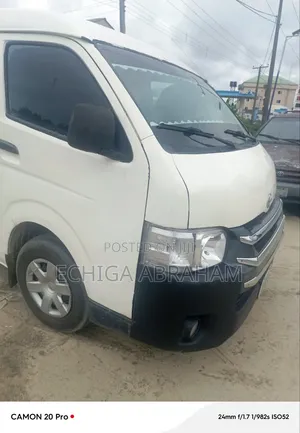 Toyota HiAce 2002 White