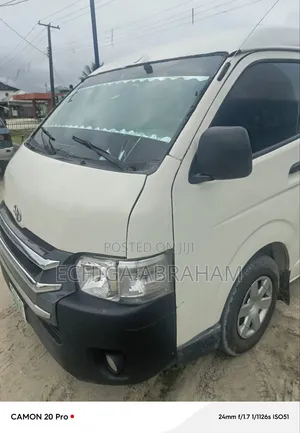Toyota HiAce 2002 White