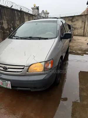 Toyota Sienna 2001 Gold