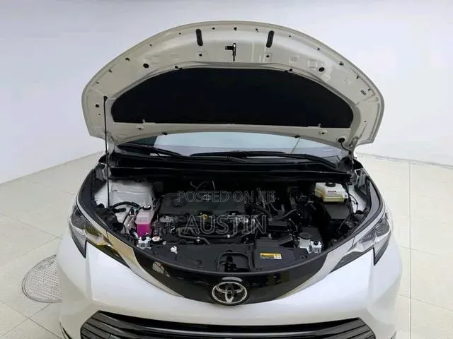 Toyota Sienna 2024 White